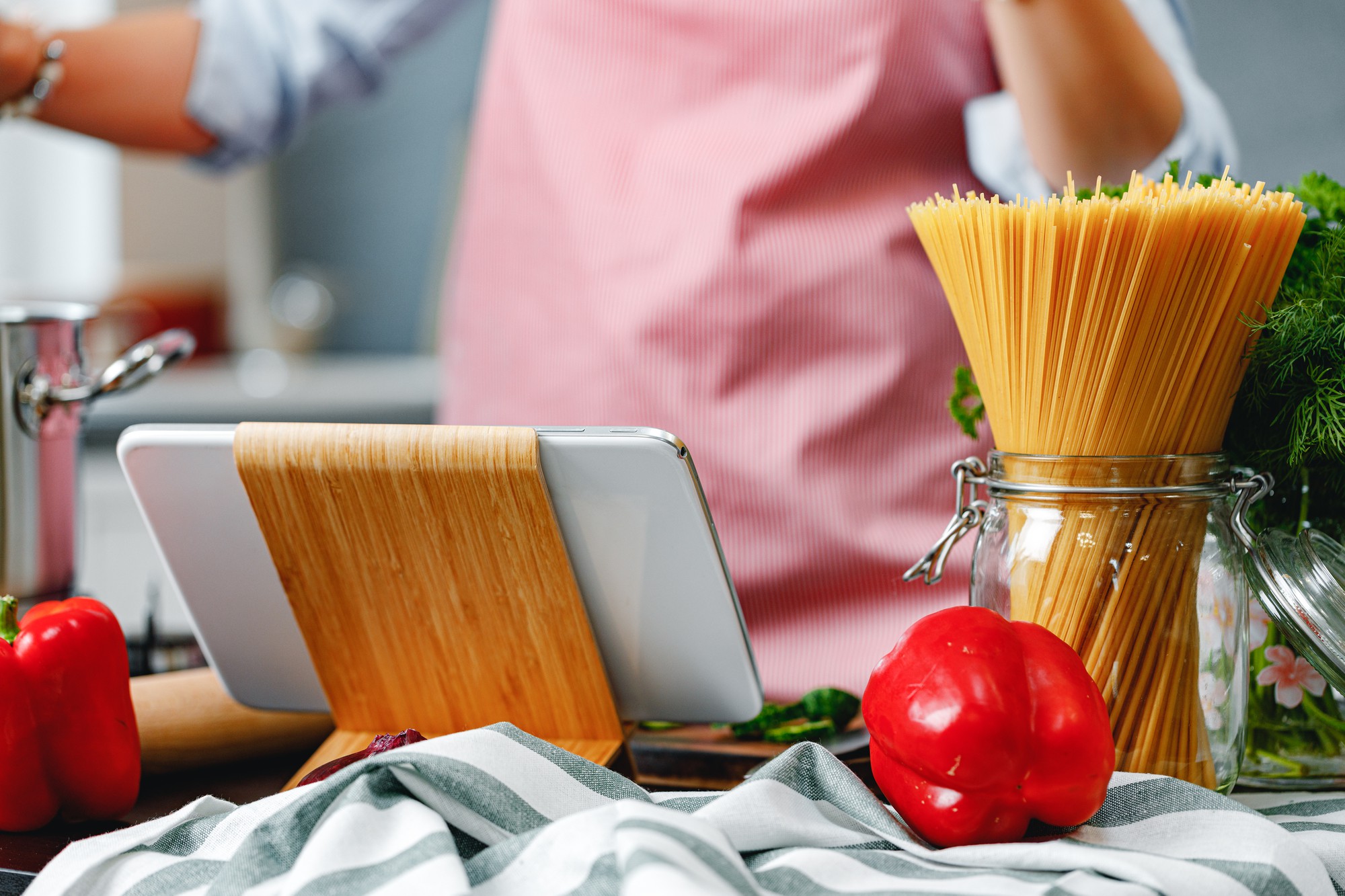 Studio cucina con attrezzatura professionale